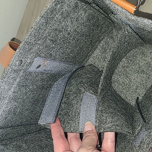 Gray Felt Tote with Tan Handles🆑️⏰️ - Picture 4 of 7